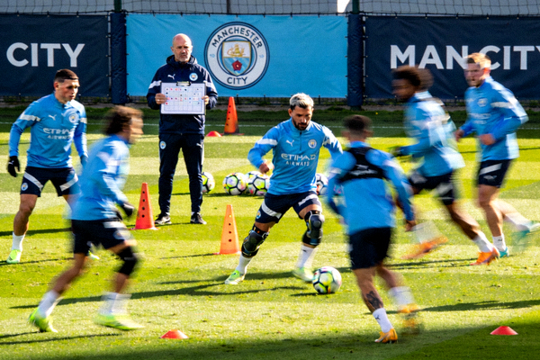 英超联赛曼城队训练备战场景